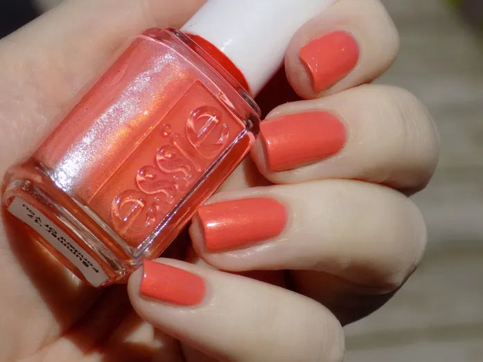 [LIMITED] ESSIE Fondant Of You #1057
