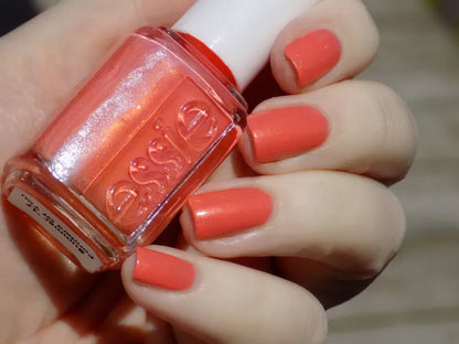[LIMITED] ESSIE Fondant Of You #1057